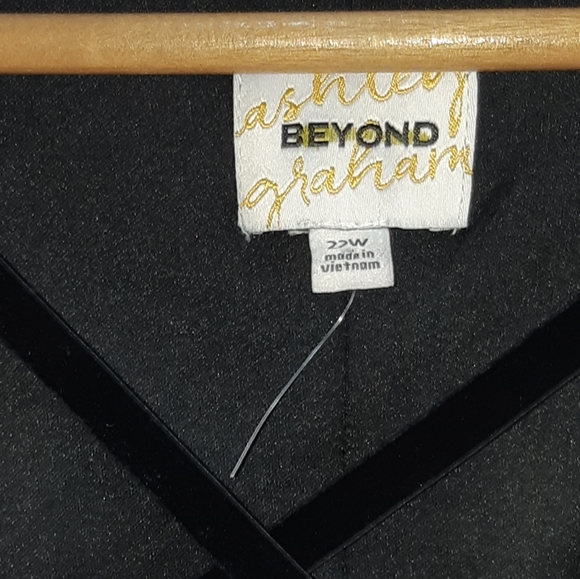 🎉HP🎉 NWOT ASHLEY GRAHAH long sleeve black - Picture 5 of 5